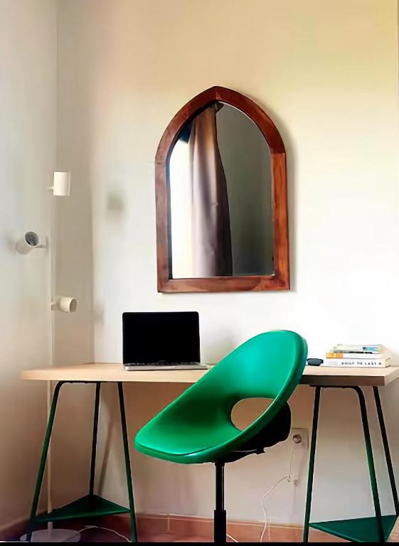 Island office with high speed internet & terrace - 4
