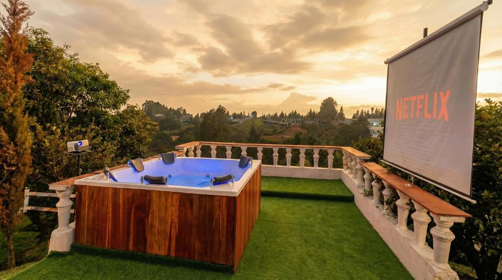Country house with a Jacuzzi for 10, a cinema, and 10 minutes from the airport - Finca Gabriela - 4
