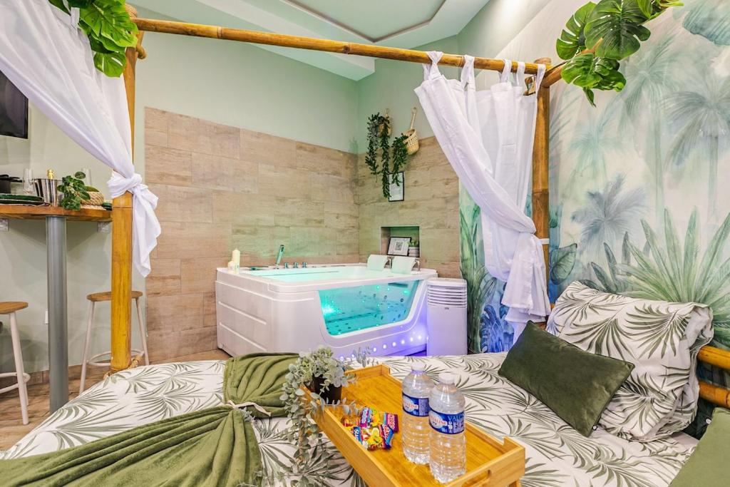 La Jungle Secrète Spa et cinéma en plein air - 2