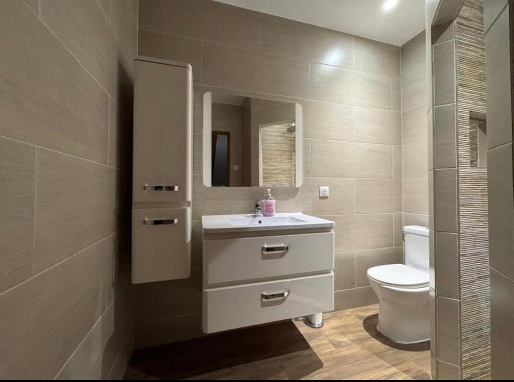 Maison spacieuse avec cour privée a 10 min Disney - 2