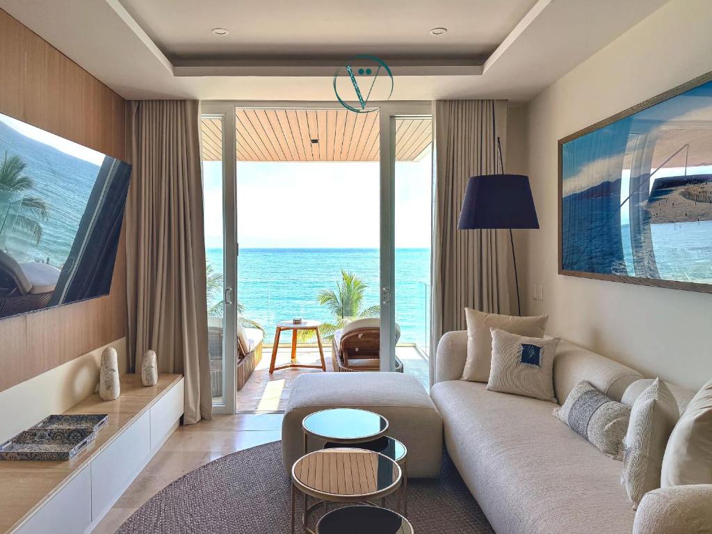 Hear the Waves Luxury Oceanfront Escape - 3