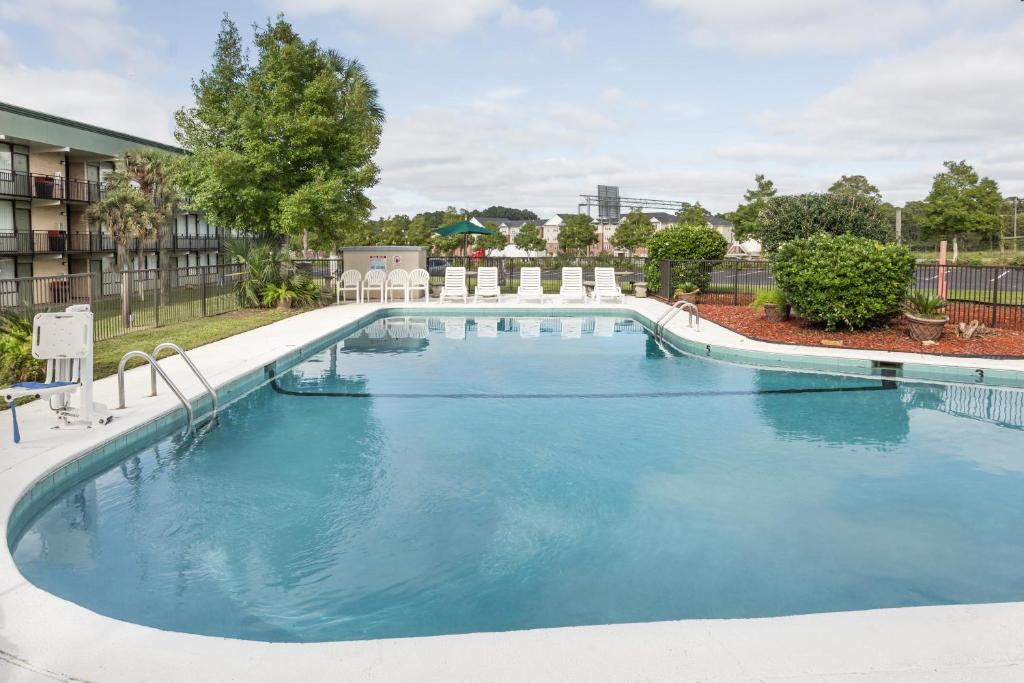Days Inn by Wyndham Valdosta/Near Valdosta Mall photo