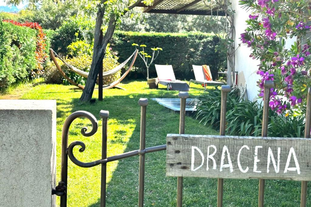 Quiet mini-villa "Dracena" with its pretty garden - 2 people - 2