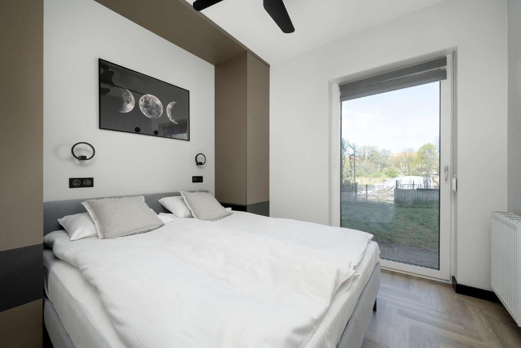 Przestronny Apartament z Ogrodem by Noclegi Renters