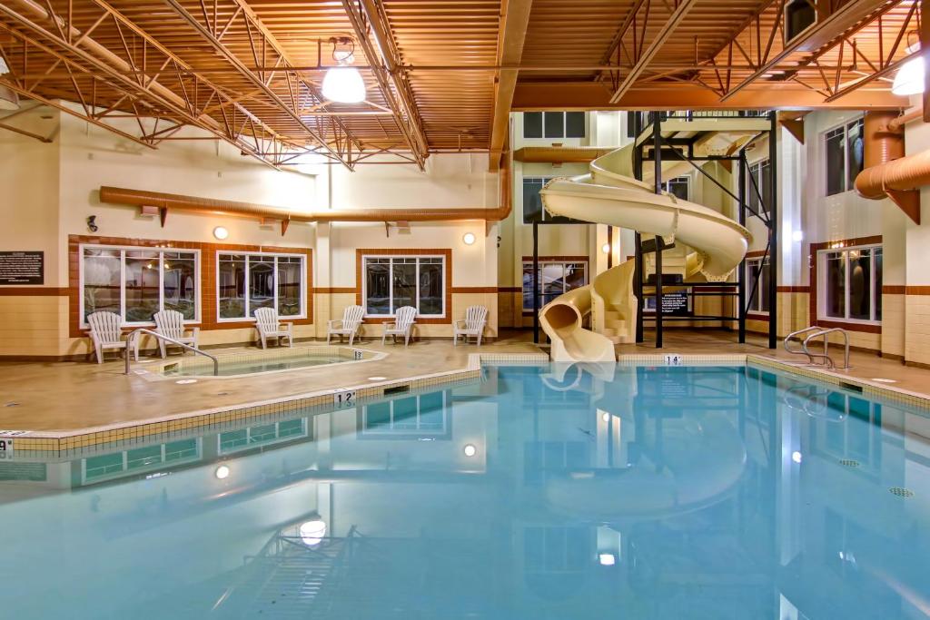 Ramada by Wyndham Ponoka photo