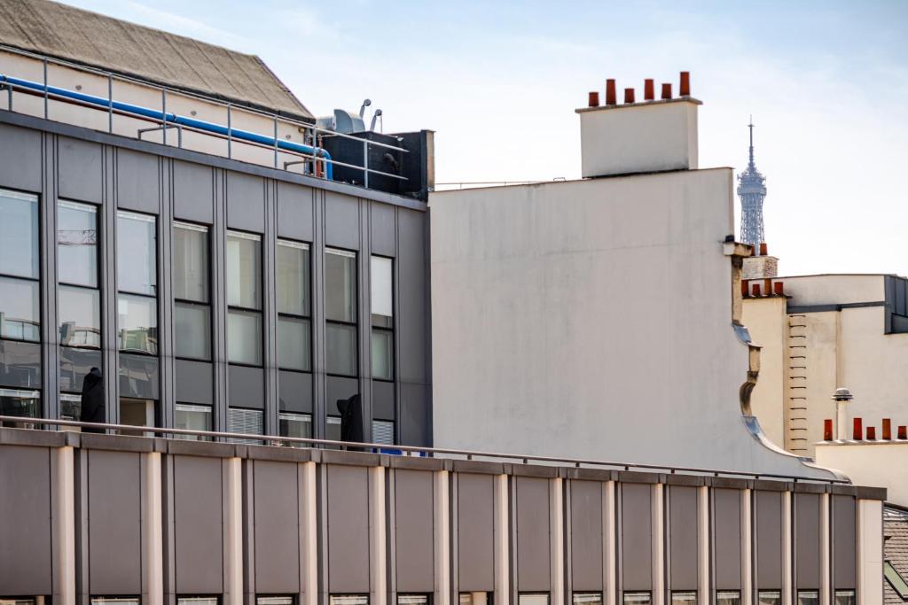 Chic Parisian Studio steps from Champs Elysees - 5