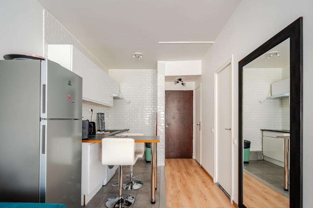 Chic Parisian Studio steps from Champs Elysees - 3