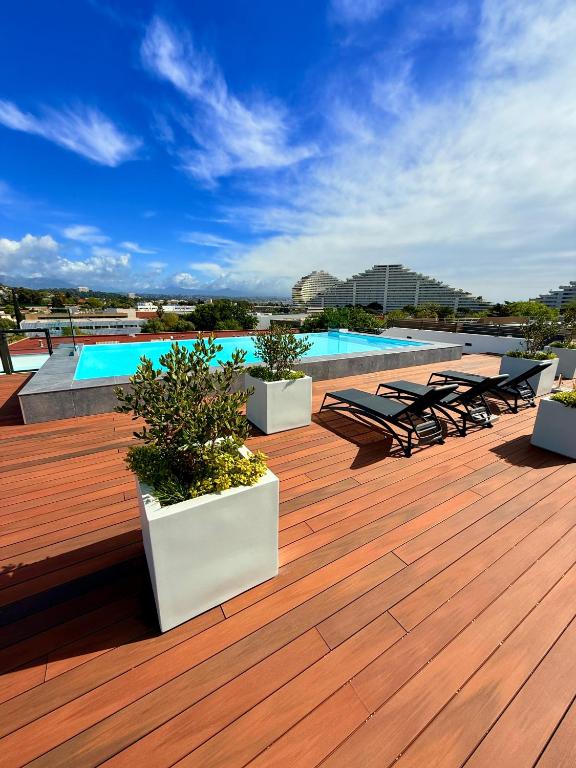 charmant 3 pièces neuf SUR JARDIN piscine débordement en Rooftop VUE MER ET MONTAGNES parking gratuit climatisation 2 CHAMBRES - 2