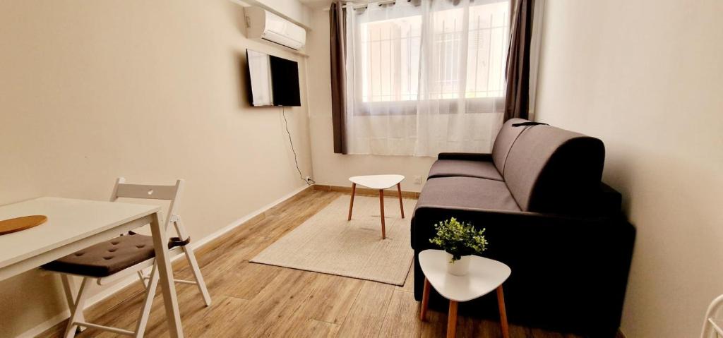 1 Le Saint Joseph Studio with AC in the City Center - 2