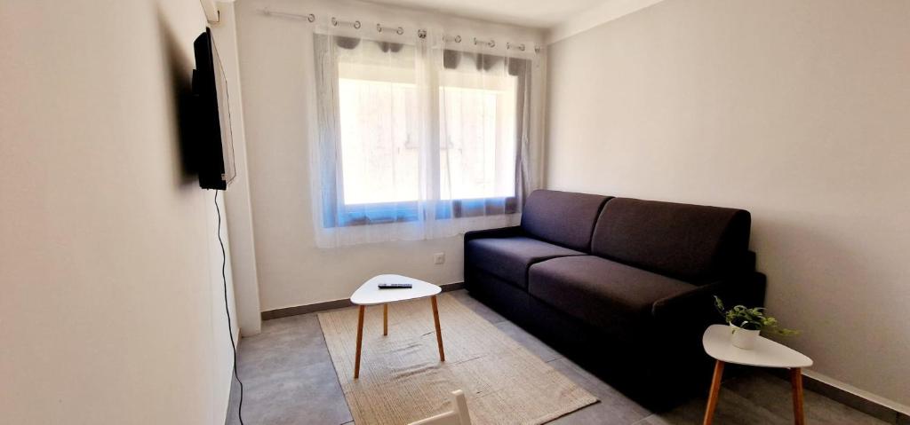 2 Le Saint Joseph Studio in City Center with AC - 4