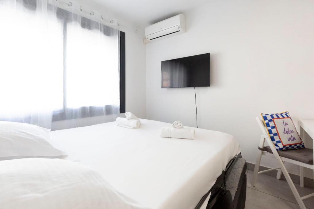 3 Le Saint Joseph Studio in City Center with AC - 2