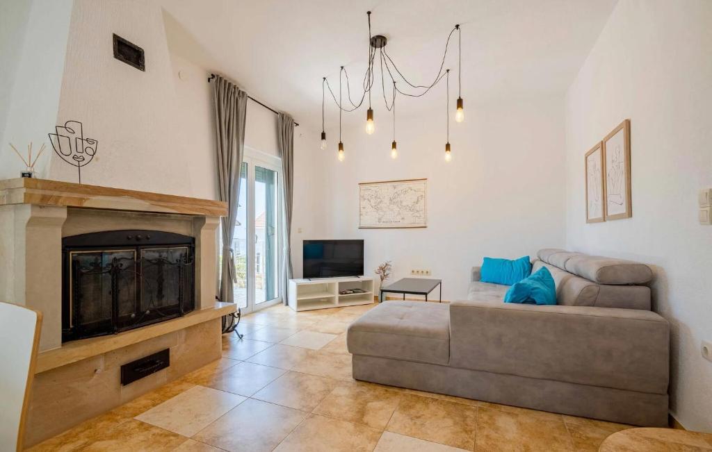 2 Bedroom Amazing Apartment In Kotor - 3