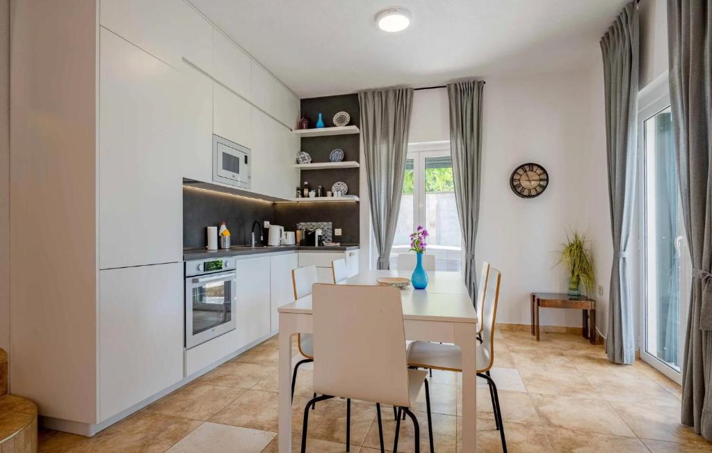 2 Bedroom Amazing Apartment In Kotor - 4