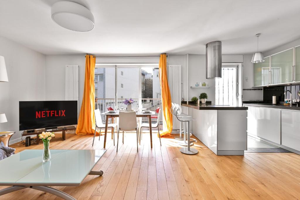 Spacious 2-Bedroom Apartment with Balcony in Paris - 3