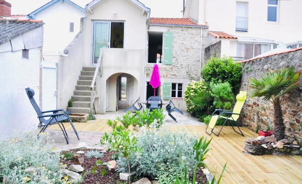 Maison centre-ville avec cour privée, plage à pied - 3