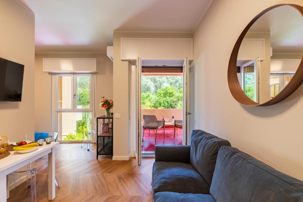 10' from the Sea, Elegant Loft with Private Veranda - 3