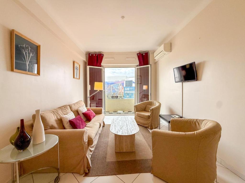 Cannes - Croisette - Direct facing Palais des Festivales - ID709 Square9 - 2