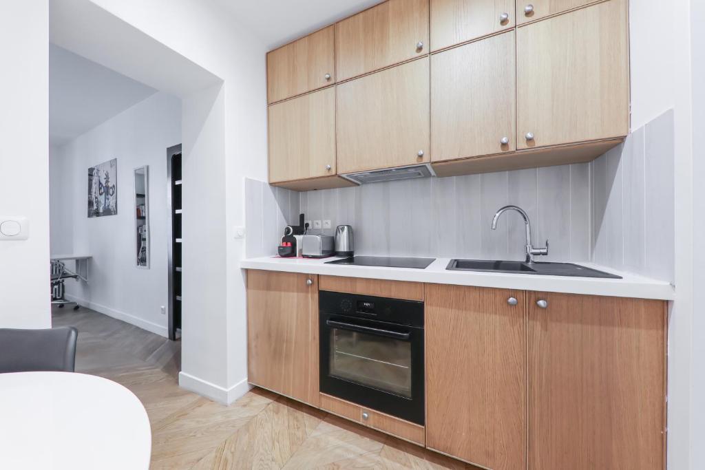 4-Star Apartment for 4, 10 mn from Champs-Élysées - 4