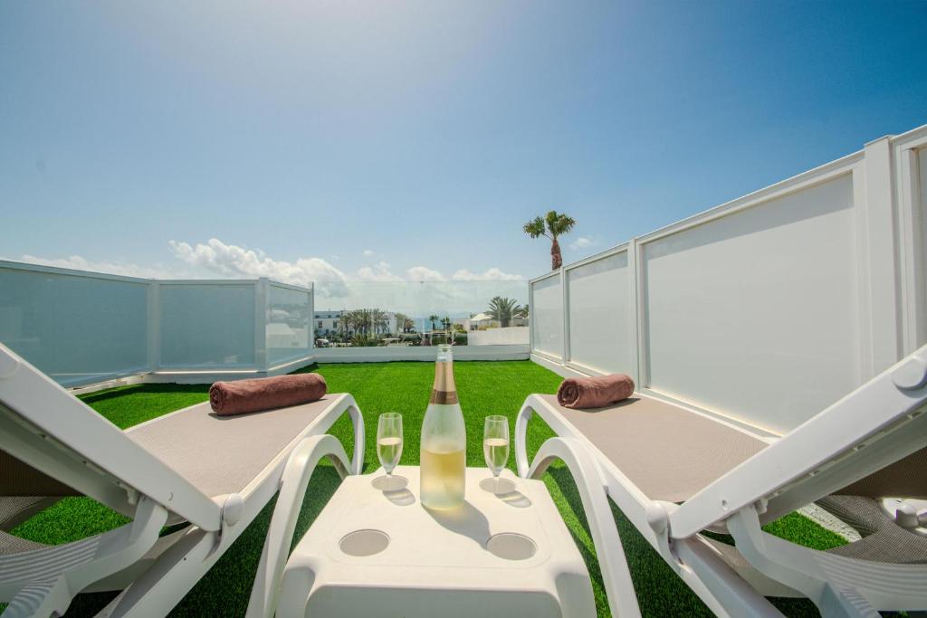 Apartamentos LIVVO Coloradamar — Hotel rooms in Playa Blanca, Canary Islands