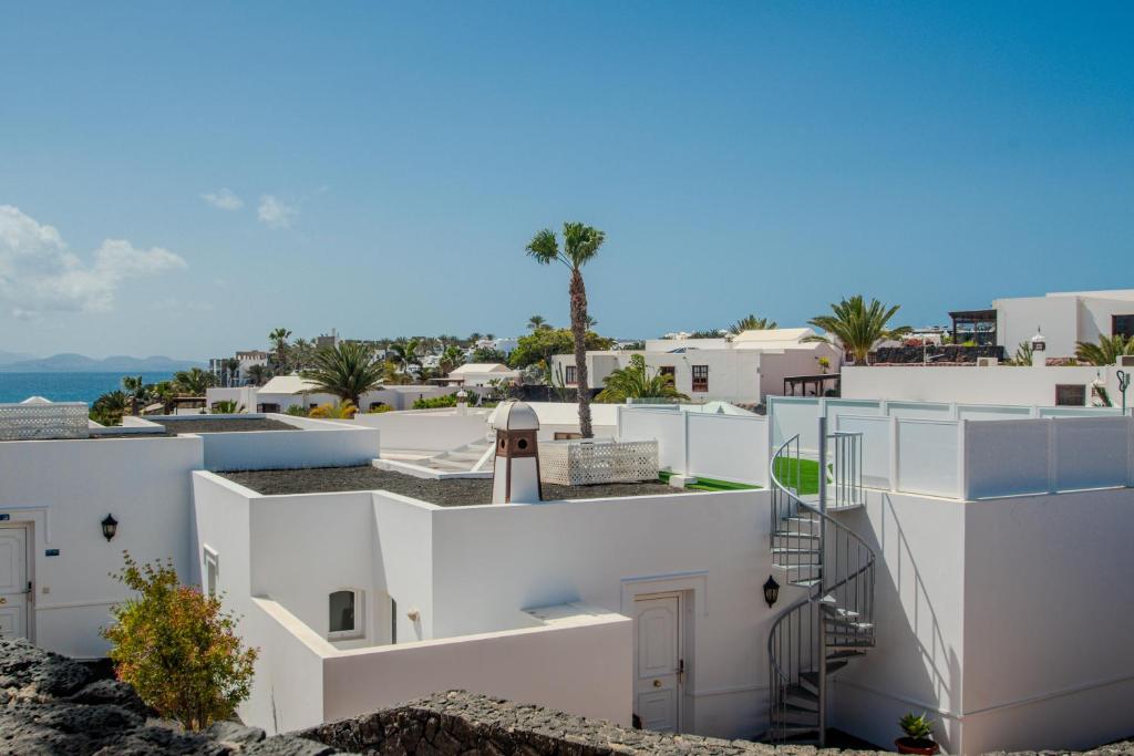 Apartamentos LIVVO Coloradamar — Hotel building in Playa Blanca, Canary Islands