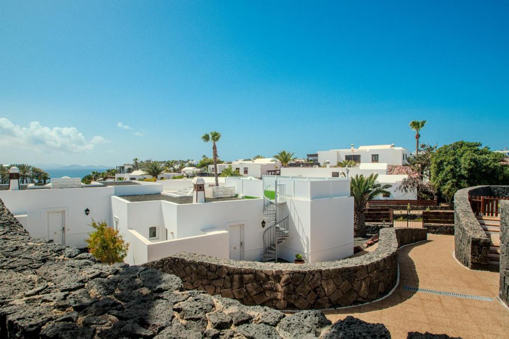 Apartamentos LIVVO Coloradamar — Hotel building in Playa Blanca, Canary Islands