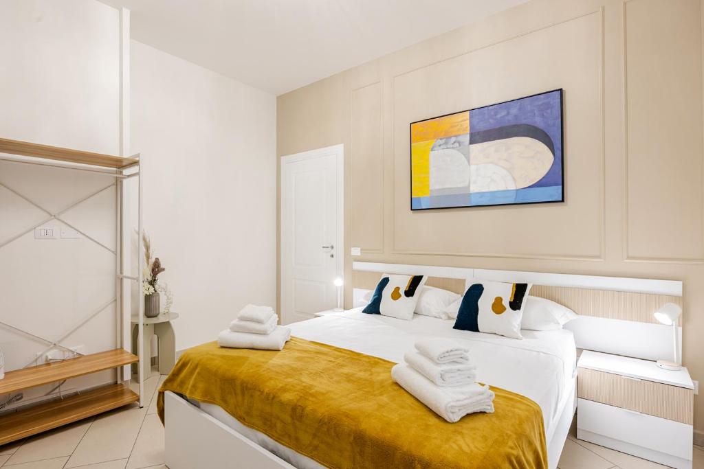 Elegant 2BR in central Naples - 2