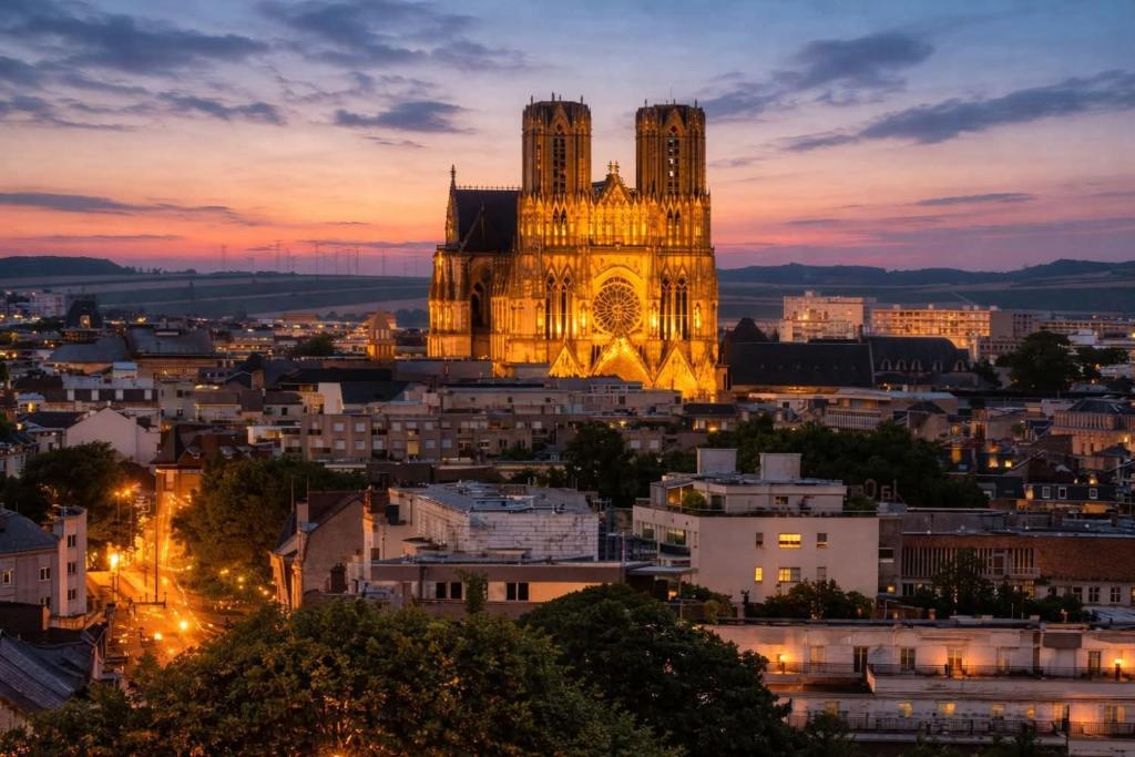 Family - Reims Cathedral View - City Break - 1