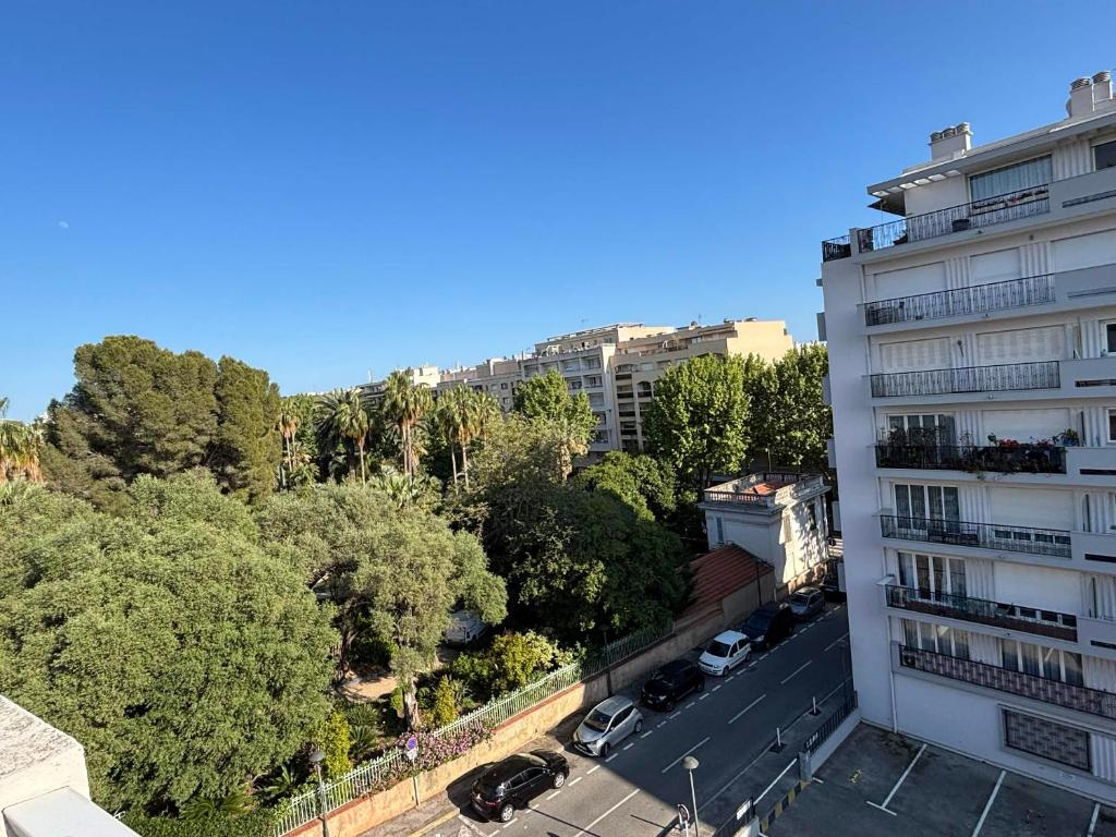 Royal Palm Juan les pins - Appartement 53M2 avec terrasse ensoleillée 5e dernier étage 200m de la plage - 2