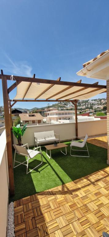 Ático con terraza y piscina - 4