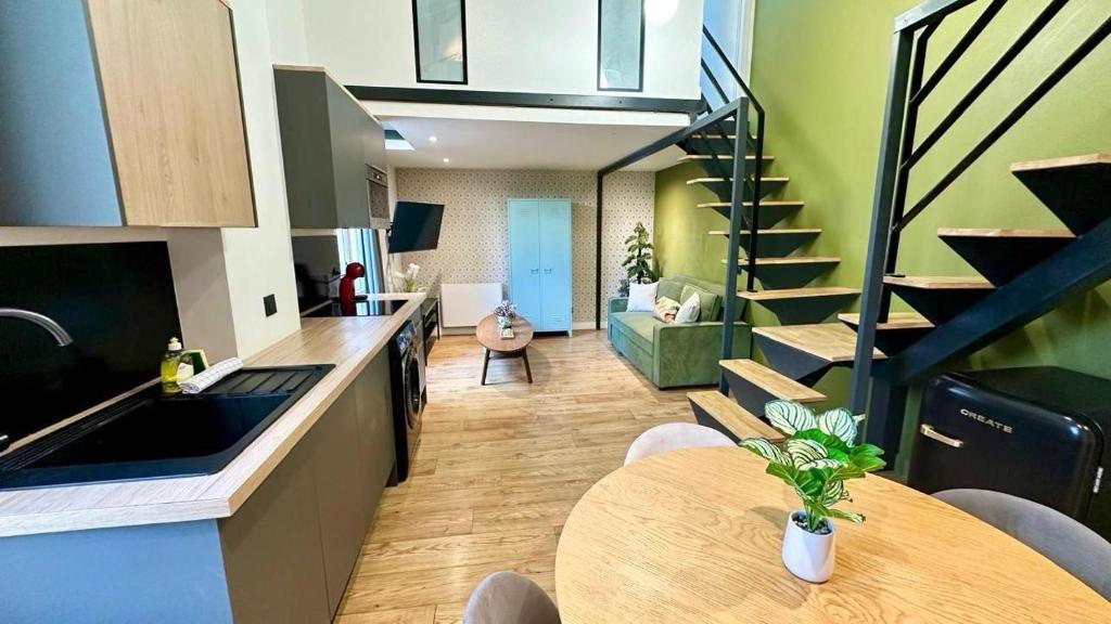 63 Claire 2 2 Bedrooms Vaise Train Station - 1
