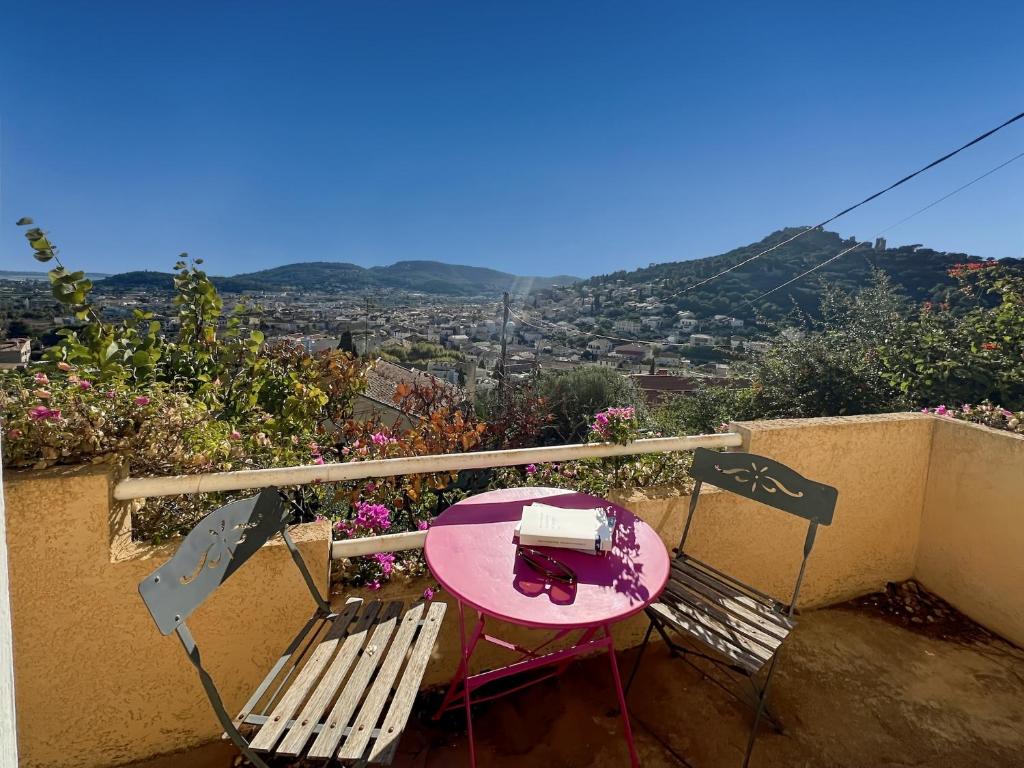 Vue mer et îles d'Or, villa rénovée, plancha gaz - 1