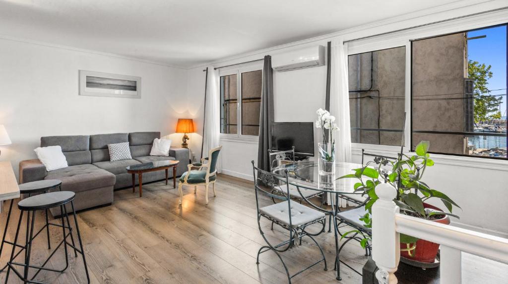 Appartement entier 3 pièces face au port - 1
