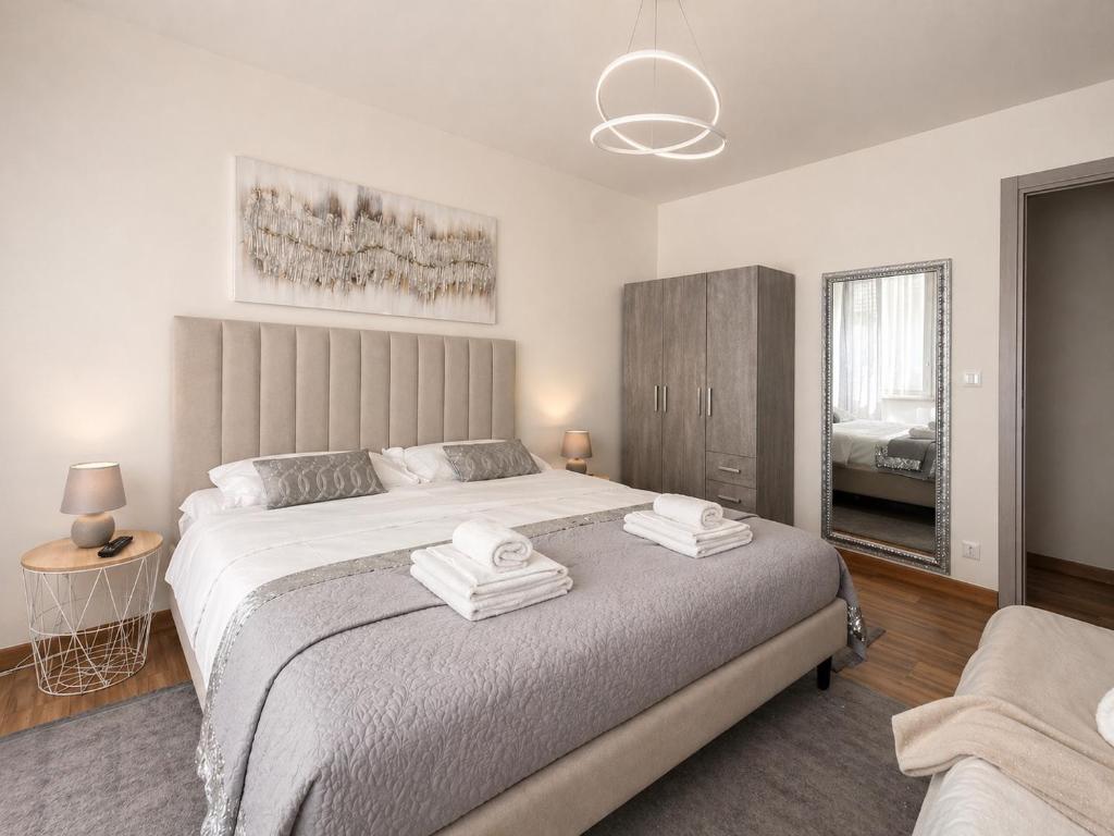 Beach-Center-Renovated-Parking-Balcony apartment - 2
