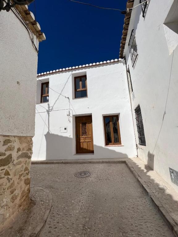 Casa Cremades Mencia by La Costera del Vino - 3