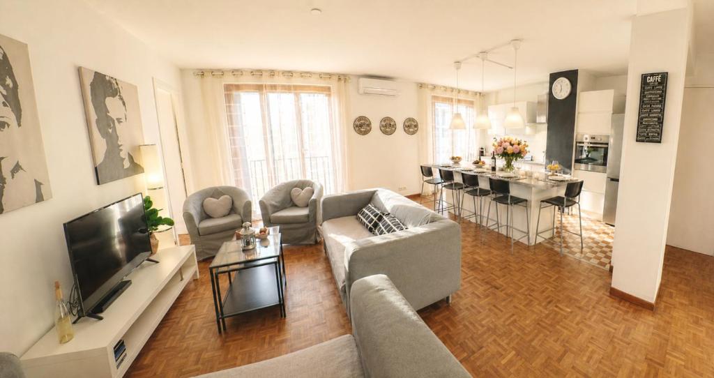 T4 3 chambres 4 étoiles clim avec garage ideal groupe tourisme et croisières proche Port Euromed Terrasses du port - 1
