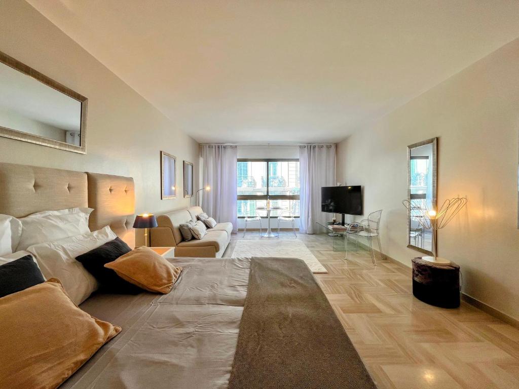 Elegant Apartment in Gray Albion - Parking, Central Cannes - 2