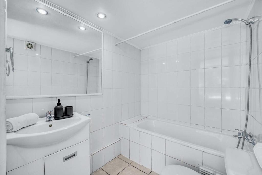 Holanda Urban Apartment 2BR steps to Costanera - 3