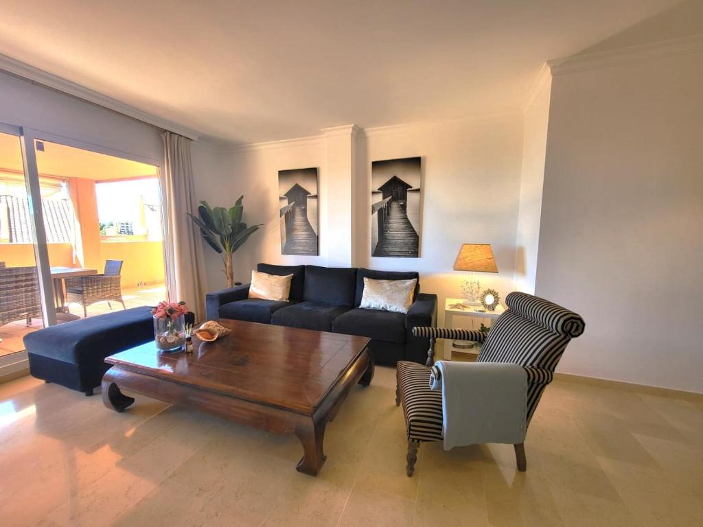 Apartmento familiar con piscina con vista al mar - 4