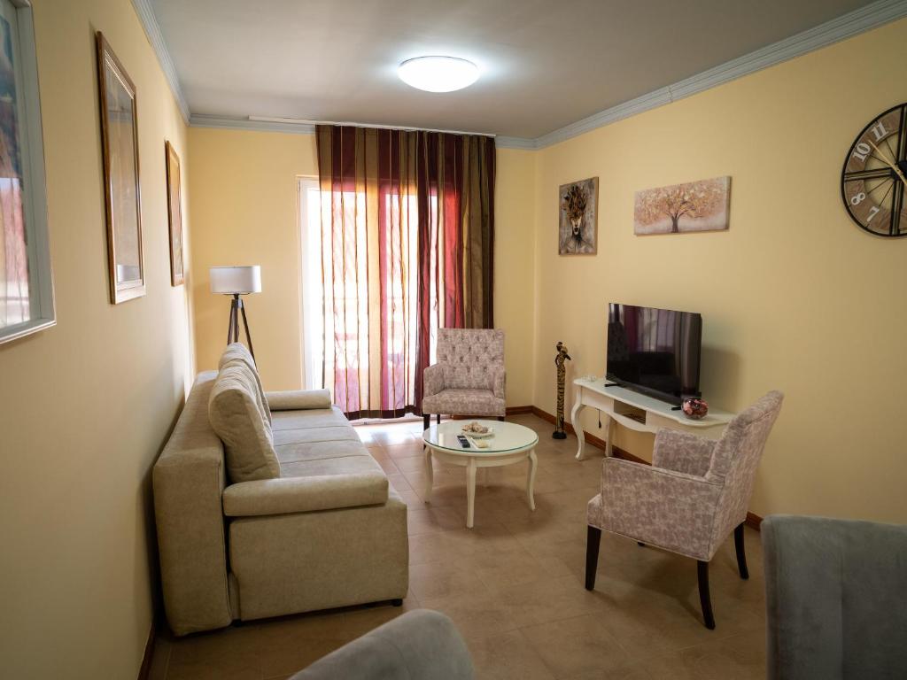 One Bedroom Apartment near Bečići Beach - 2