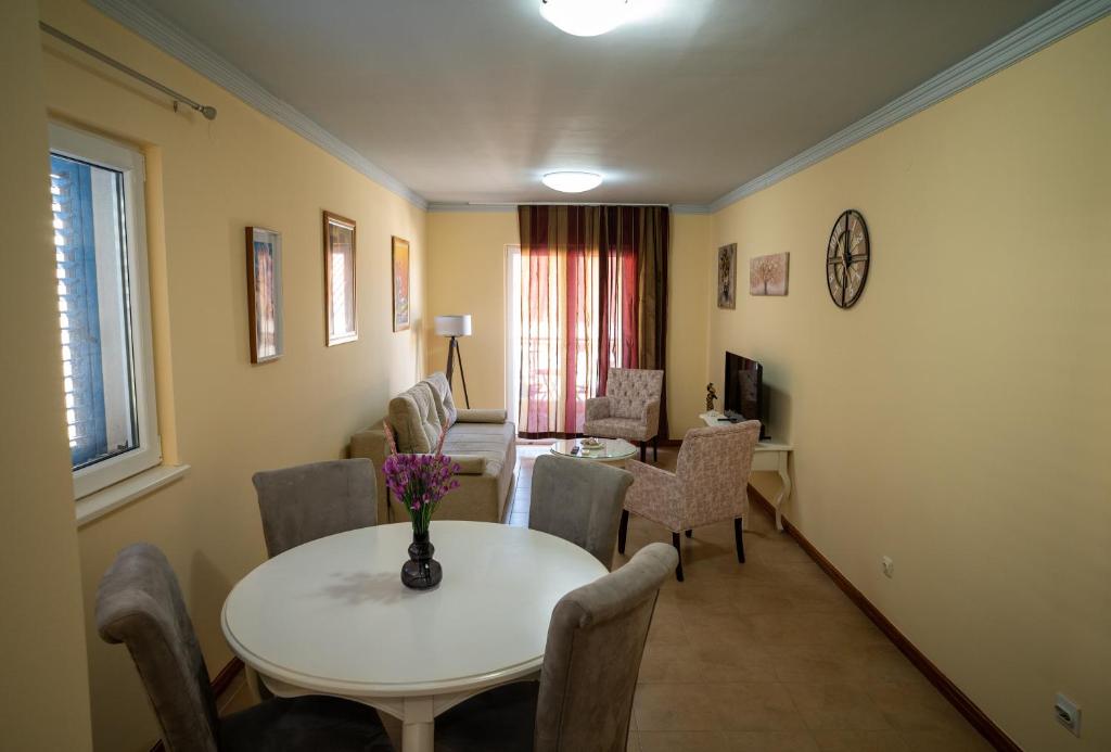 One Bedroom Apartment near Bečići Beach - 3