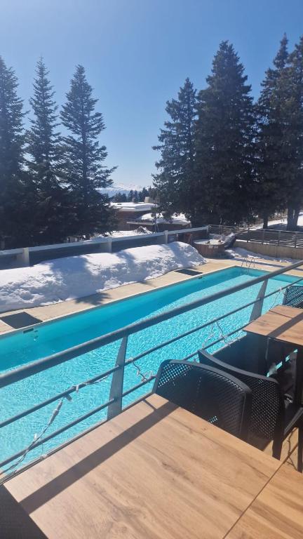 DFJ des Neiges, Piscine, Pieds des pistes - 5
