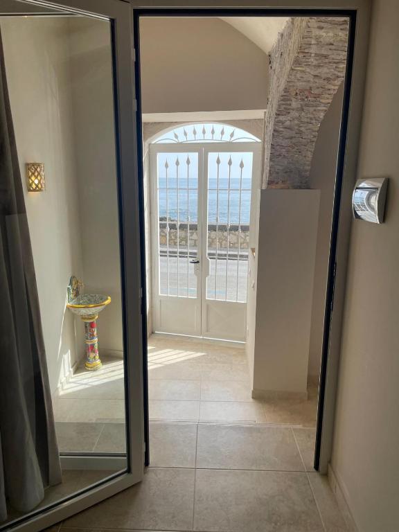 Emi's House Sea Front Giardini Naxos - 4