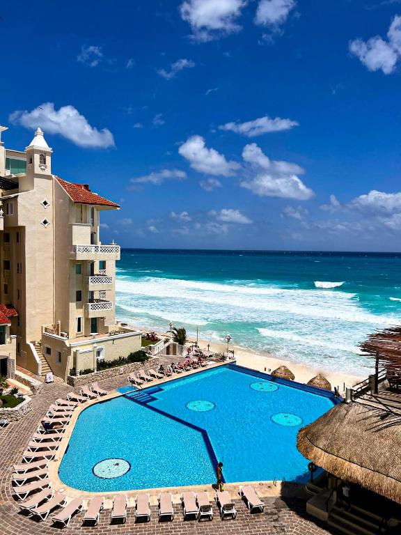 Oceanfront Apartments Cancun - 3