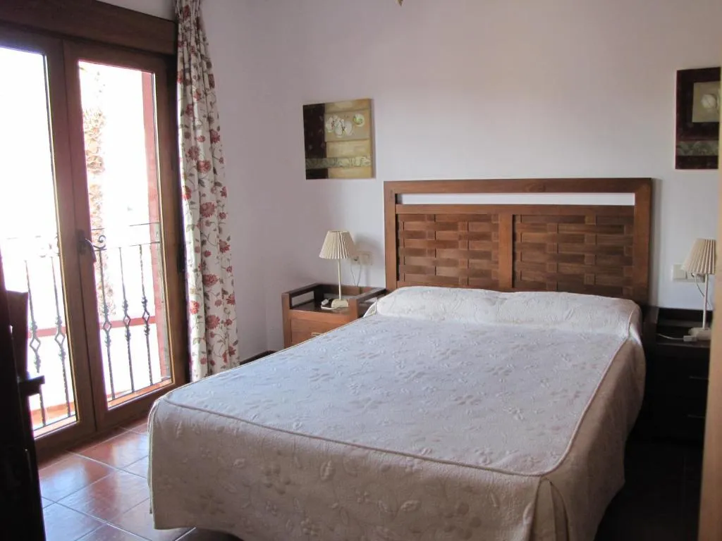 Hotel-Apartamento Carolina y Vanessa, hotel v destinaci Sant Josep de sa Talaia
