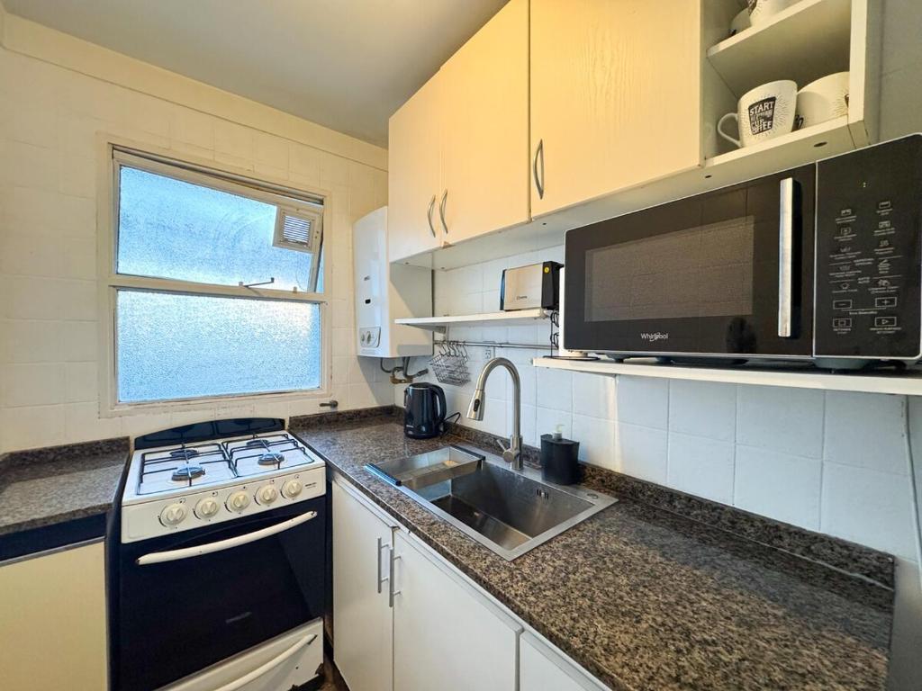 Comfortable apartment just steps from Chinatown - 5