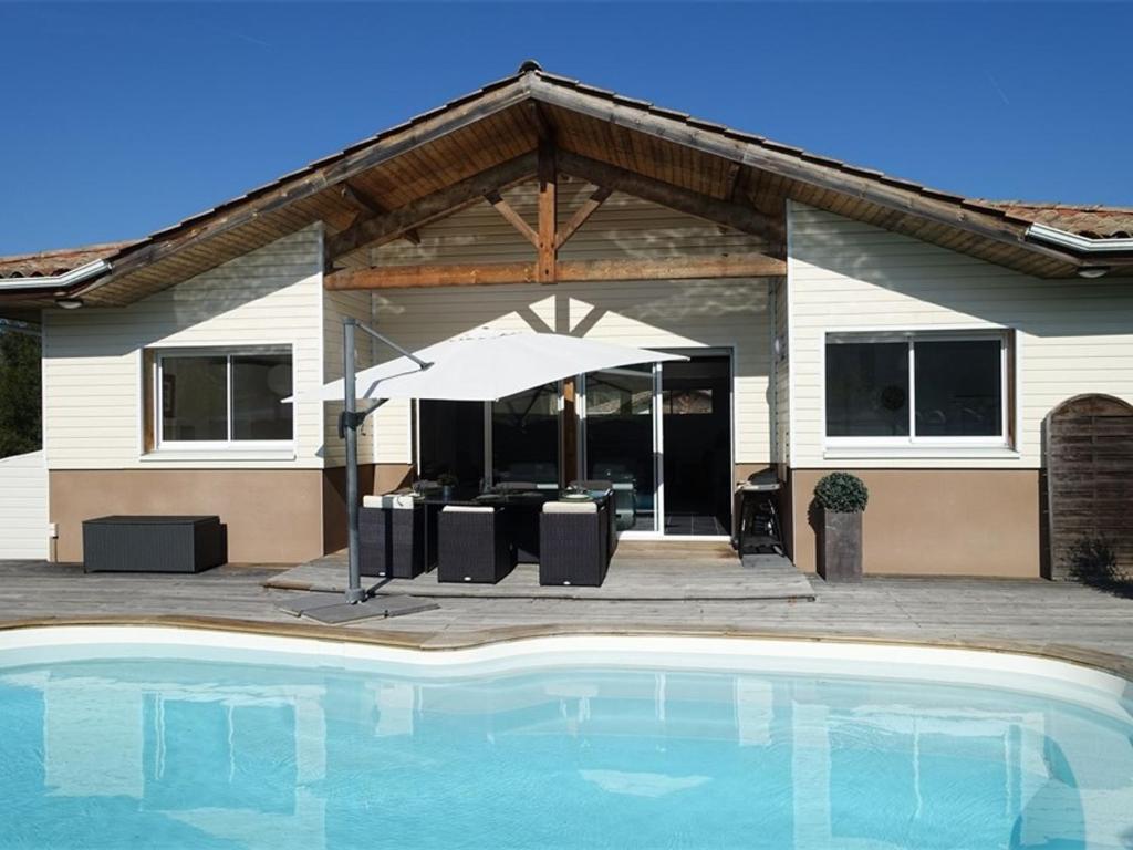 Villa avec piscine chauffée - 8 pers. - FR-1-878-35 - 1