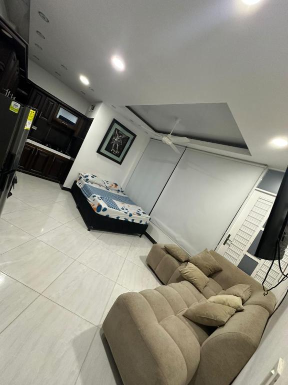 Apto cerca a napoles con balcon - 2