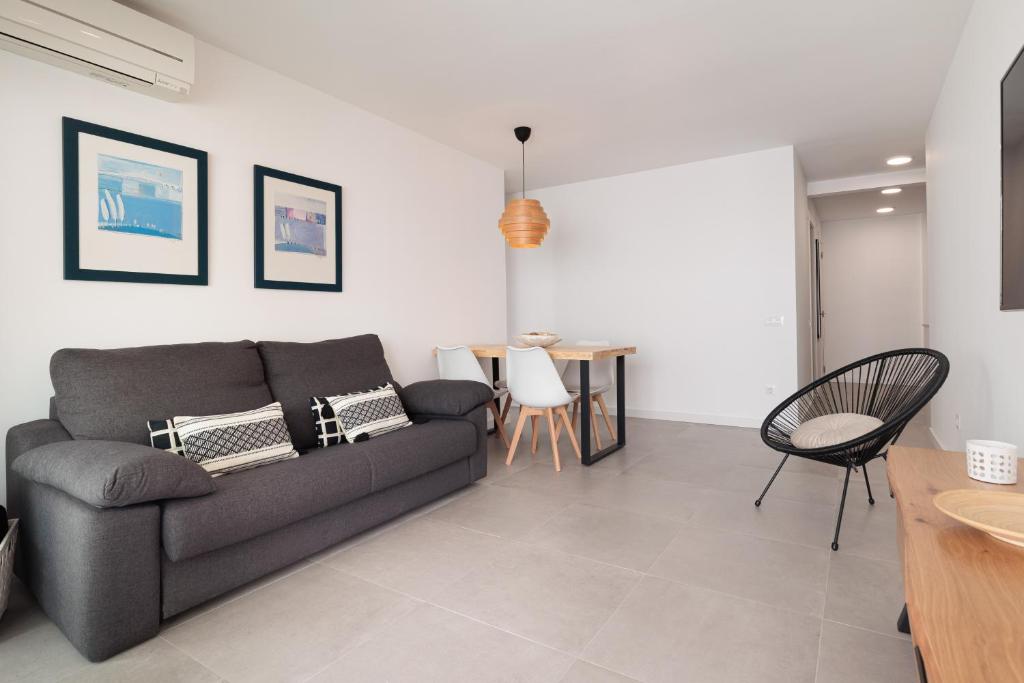 Lets Holidays WHITE APARTMENT with TERRACE, AC, PARKING, NEAR BEACH - 2