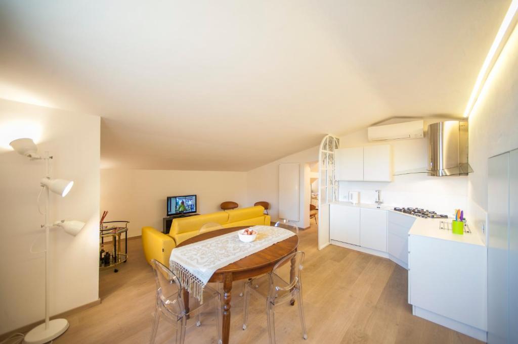 GuestHost - Exclusive Duomo View Apartment - 2