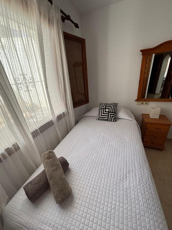 Apartamento con jardín, piscina y parking - 2